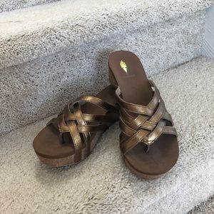 Gold/copper sandals